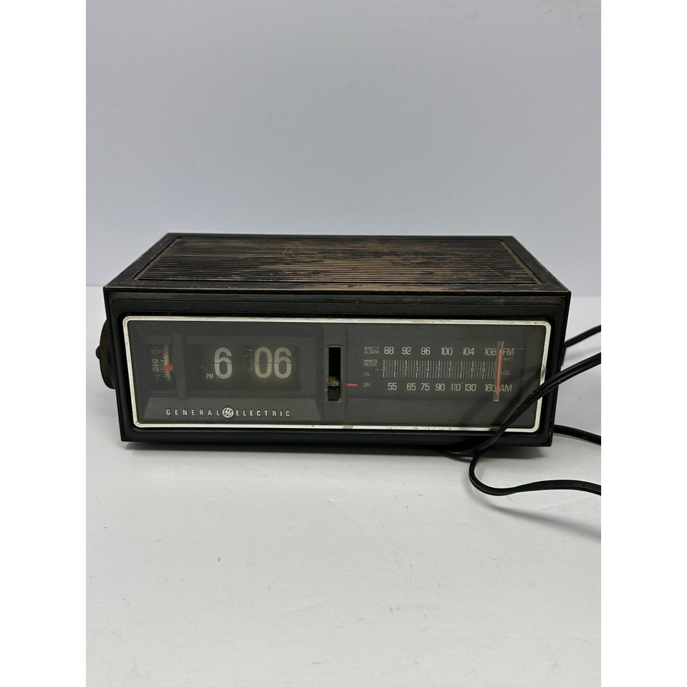 Vintage General Electric GE 7-4303G Flip Clock Radio Tested Works V1